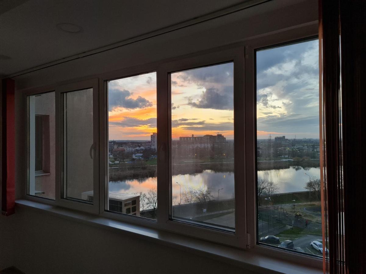 Luxury Panoramic Apartment Oradea Buitenkant foto